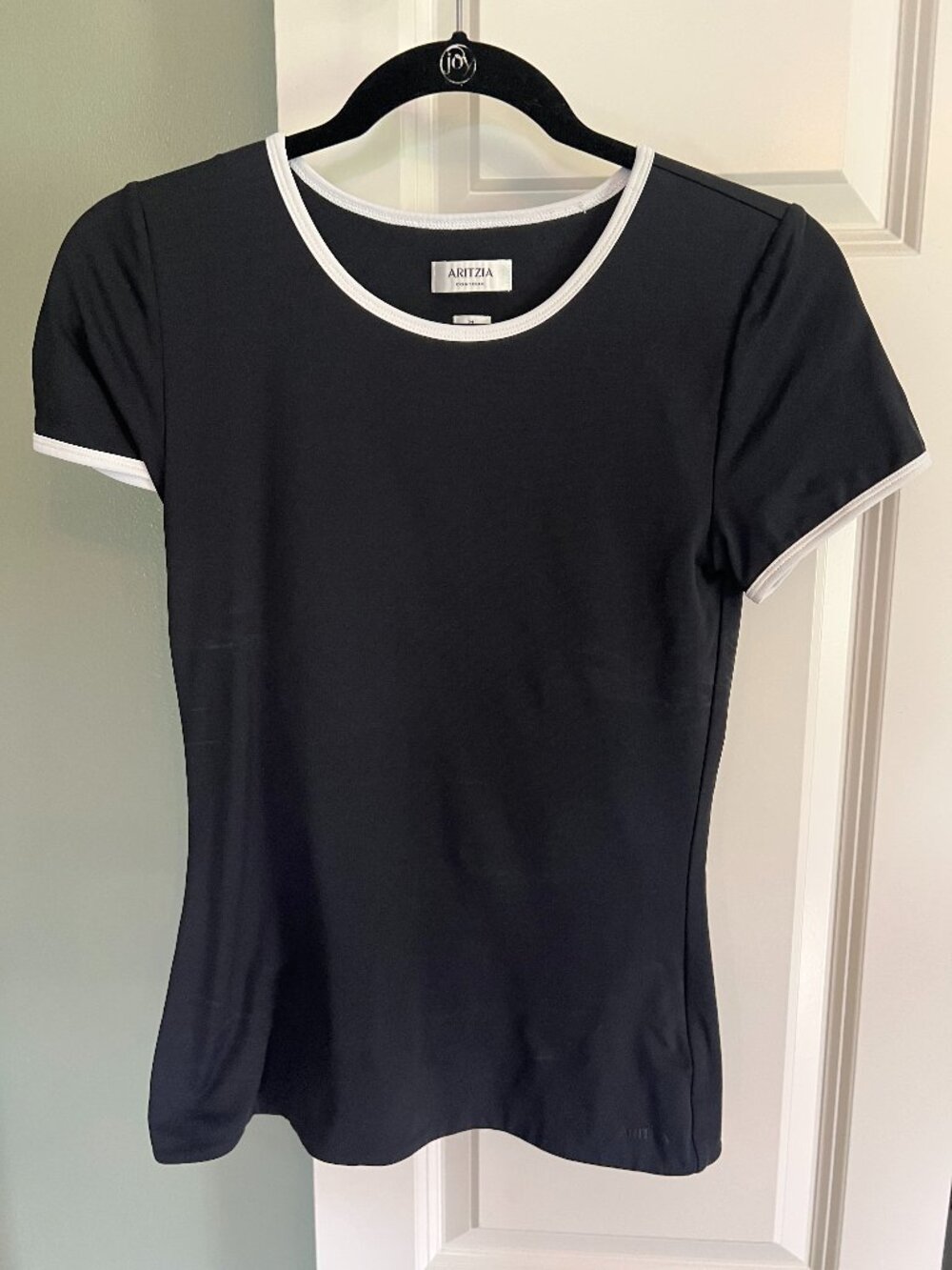 Aritzia Contour Black Fitted Tee White Trim Short Sleeve Size M